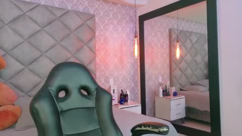 Snapshot of caro_adams1 chatting on 11-17-25, 12:44 caro_adams1 online show from 11-17-25, 12:44