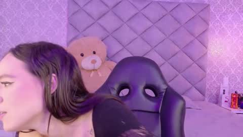 caro_adams1 online show from 11-18-25, 12:42