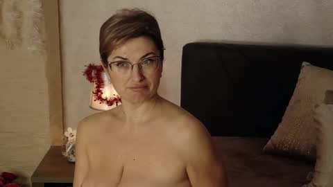 Snapshot of carojhones chatting on 12-29-24, 08:33 CaroJhones online show from 12-29-24, 08:33