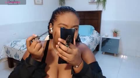 Snapshot of caroldelatorre chatting on 09-23-25, 07:28 Carol de la torre online show from 09-23-25, 07:28