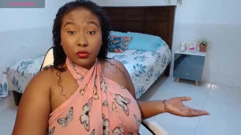 Snapshot of caroldelatorre chatting on 09-26-25, 07:18 Carol de la torre online show from 09-26-25, 07:18