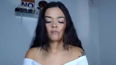 Snapshot of carolina_ml chatting on 09-09-25, 03:22 CarolinaM online show from 09-09-25, 03:22