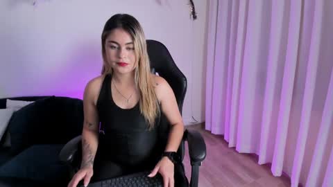 carolina_torres25 online show from 04-10-26, 01:27