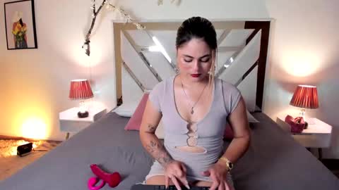 carolina_torres25 online show from 04-17-26, 02:20