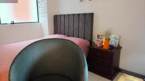 carolina_zaens online show from 10-10-25, 04:17