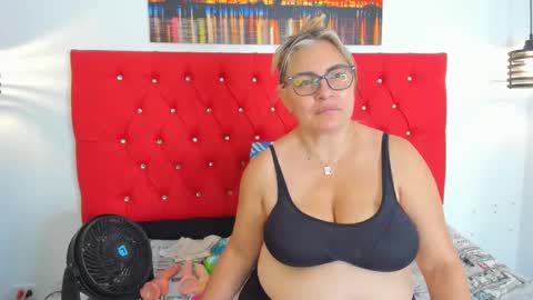 Snapshot of carolinacrus01 chatting on 09-22-25, 05:26 Carolina online show from 09-22-25, 05:26