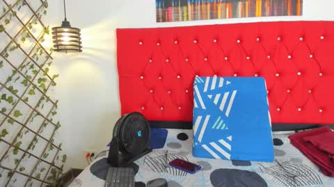 Snapshot of carolinacrus01 chatting on 09-25-25, 02:43 Carolina online show from 09-25-25, 02:43