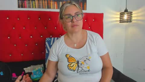 Snapshot of carolinacrus01 chatting on 10-06-25, 05:10 Carolina online show from 10-06-25, 05:10