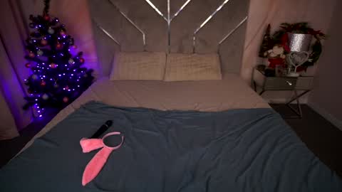 Snapshot of carolinadia chatting on 12-24-24, 11:55 carolinadia online show from 12-24-24, 11:55