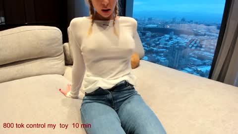 Lina.I will online 1 December   online show from 12-17-24, 01:05