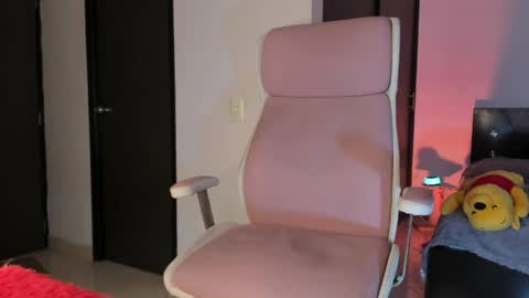 Snapshot of carolinarossees chatting on 05-18-26, 10:04 CARO online show from 05-18-26, 10:04