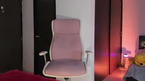 Snapshot of carolinarossees chatting on 05-19-26, 10:16 CARO online show from 05-19-26, 10:16