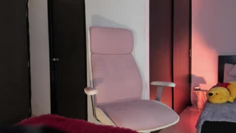 Snapshot of carolinarossees chatting on 05-20-26, 10:38 CARO online show from 05-20-26, 10:38