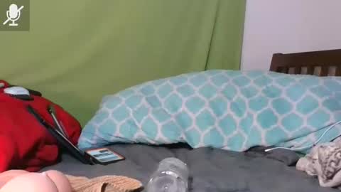 Snapshot of carolinayungin96 chatting on 11-11-25, 12:43 carolinayungin96 online show from 11-11-25, 12:43