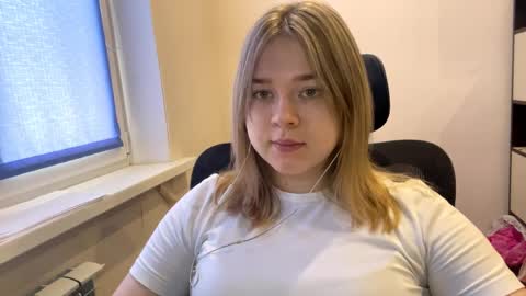 carolindueno online show from 04-05-26, 09:17