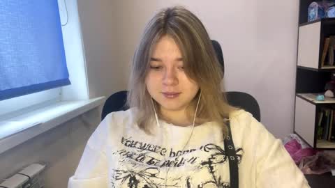 carolindueno online show from 04-06-26, 07:53