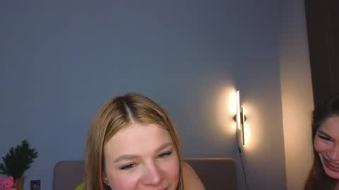 Snapshot of caroline_brown0 chatting on 12-27-24, 02:47 Caroline online show from 12-27-24, 02:47
