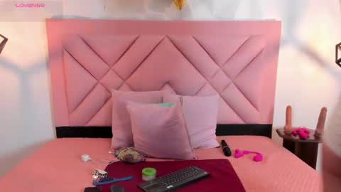 caroline daring online show from 07-04-26, 12:11