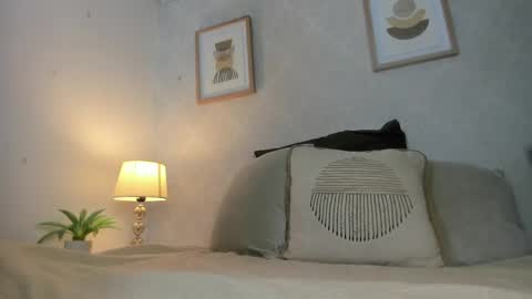  Caroline  online show from 05-04-26, 10:55