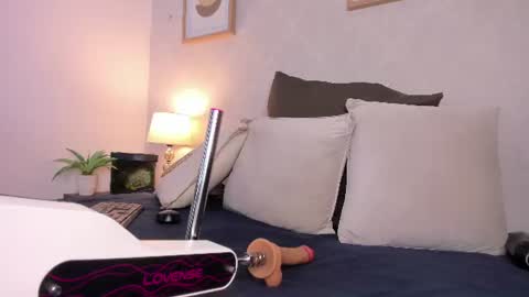  Caroline  online show from 06-19-26, 11:36