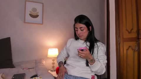  Caroline  online show from 08-08-26, 11:34