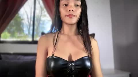 caroline_east online show from 05-01-26, 01:10