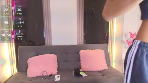 caroline_foster1 online show from 06-19-26, 12:09