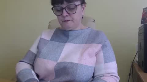 CarolineDream  online show from 11-04-25, 08:24