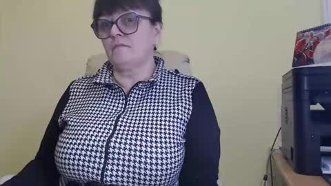 CarolineDream  online show from 11-06-25, 11:55