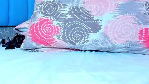 CarolineeGarcia online show from 01-10-25, 10:06