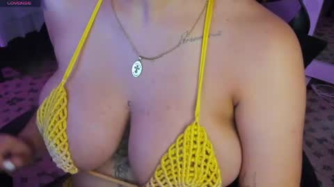 Snapshot of carolineegarcia chatting on 04-15-26, 10:44 CarolineeGarcia online show from 04-15-26, 10:44