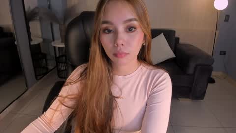 Snapshot of carolinegrace_ chatting on 12-11-24, 03:02 Caro online show from 12-11-24, 03:02