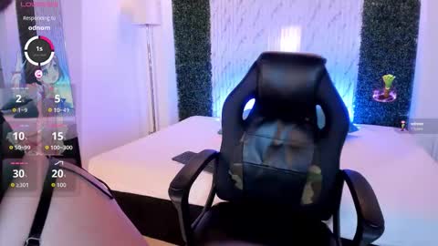 Snapshot of carolinemiller1 chatting on 10-25-25, 07:19 Caro online show from 10-25-25, 07:19