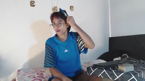 Snapshot of carolinephilip chatting on 10-25-25, 08:47 Caroline online show from 10-25-25, 08:47