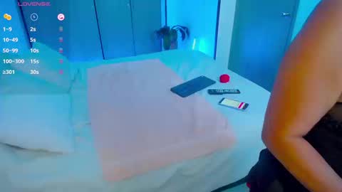 CarolinneFiotti online show from 09-12-25, 02:39