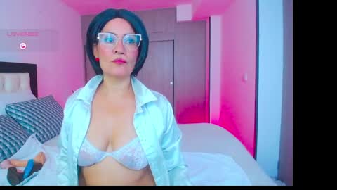 CarolinneFiotti online show from 09-30-25, 03:39