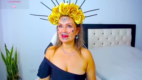 CarolinneFiotti online show from 10-31-25, 05:03