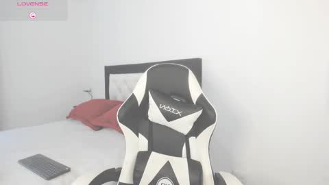 CarolinneFiotti online show from 12-20-25, 07:43