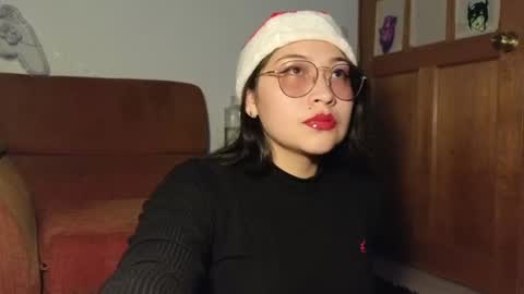 Snapshot of caroll_luna chatting on 12-06-24, 12:23 kitty online show from 12-06-24, 12:23