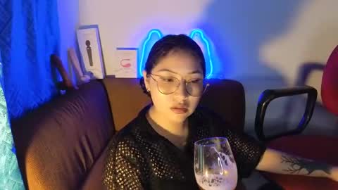 Snapshot of caroll_luna chatting on 12-17-24, 04:12 kitty online show from 12-17-24, 04:12