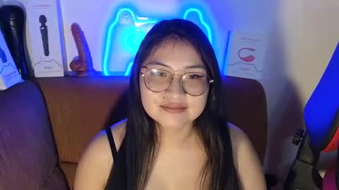 Snapshot of caroll_luna chatting on 12-20-24, 09:11 kitty online show from 12-20-24, 09:11
