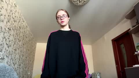 Caroline online show from 04-22-26, 08:17