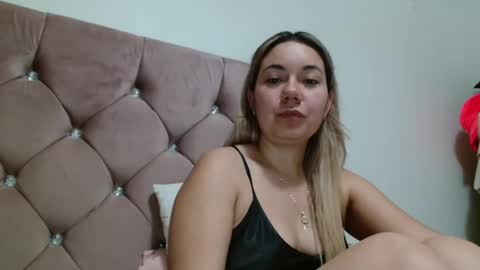 Snapshot of caroo0615 chatting on 10-11-25, 07:40 caroo0615 online show from 10-11-25, 07:40