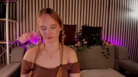 Snapshot of casey_sweeet chatting on 05-18-26, 09:15 Casey sweeet online show from 05-18-26, 09:15