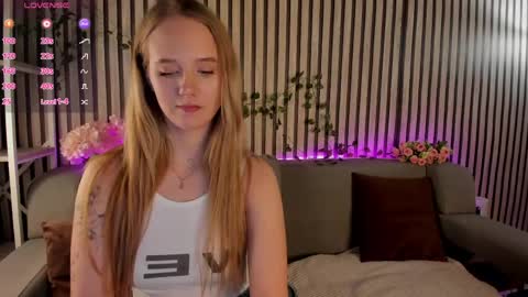 Snapshot of casey_sweeet chatting on 05-29-26, 02:15 Casey sweeet online show from 05-29-26, 02:15