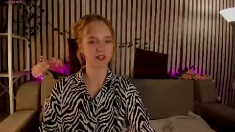 Snapshot of casey_sweeet chatting on 06-04-26, 09:15 Casey sweeet online show from 06-04-26, 09:15