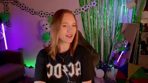 Snapshot of casey_sweeet chatting on 06-20-26, 04:21 Casey sweeet online show from 06-20-26, 04:21
