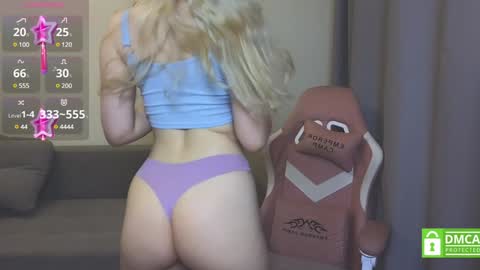 Snapshot of caseylabow chatting on 12-17-24, 01:38 My name is Casey... Nice to meet you I will be happy to have funthumbs up please its important online show from 12-17-24, 01:38