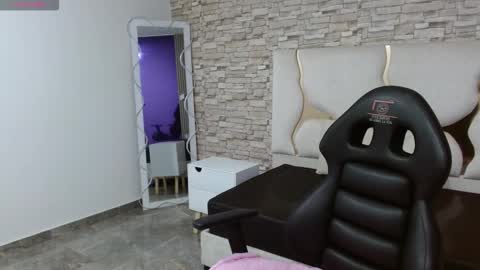 Snapshot of casse_tay chatting on 10-19-25, 02:56 casse_tay online show from 10-19-25, 02:56