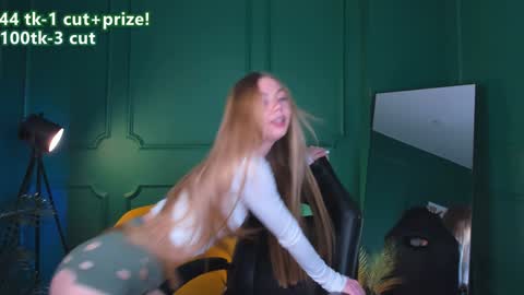 Snapshot of cassie_palmer chatting on 01-03-25, 09:58 Hello my name is Cassie and my friend Nilo is also here online show from 01-03-25, 09:58